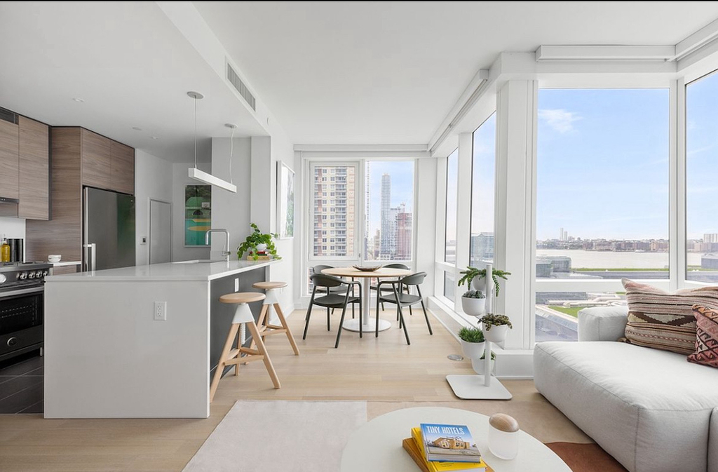 West 38th street - Photo 1