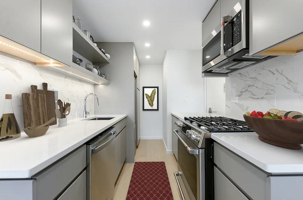 West 87 St  - Photo 3