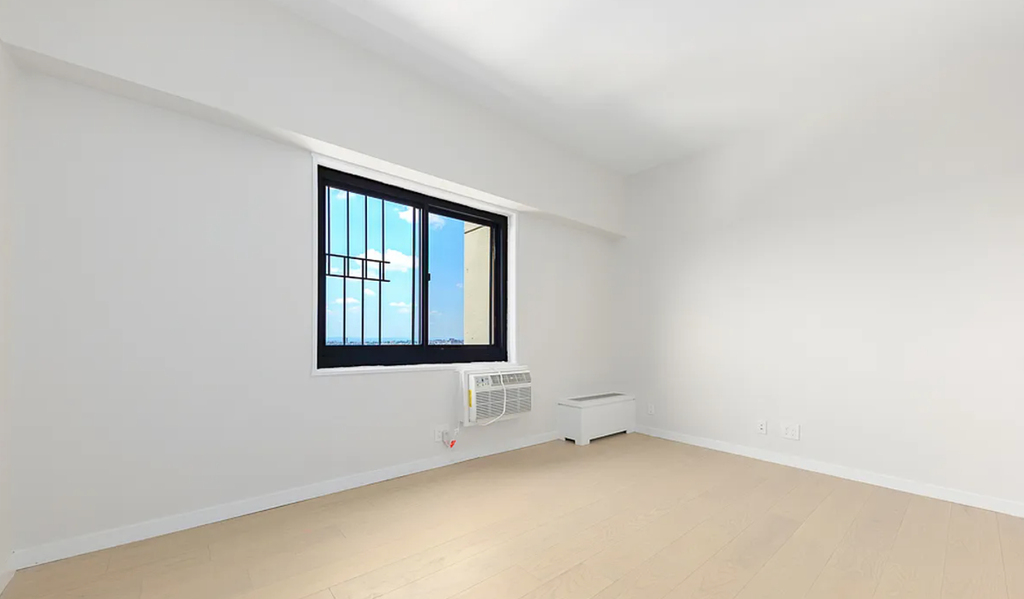 West 85 St  - Photo 4