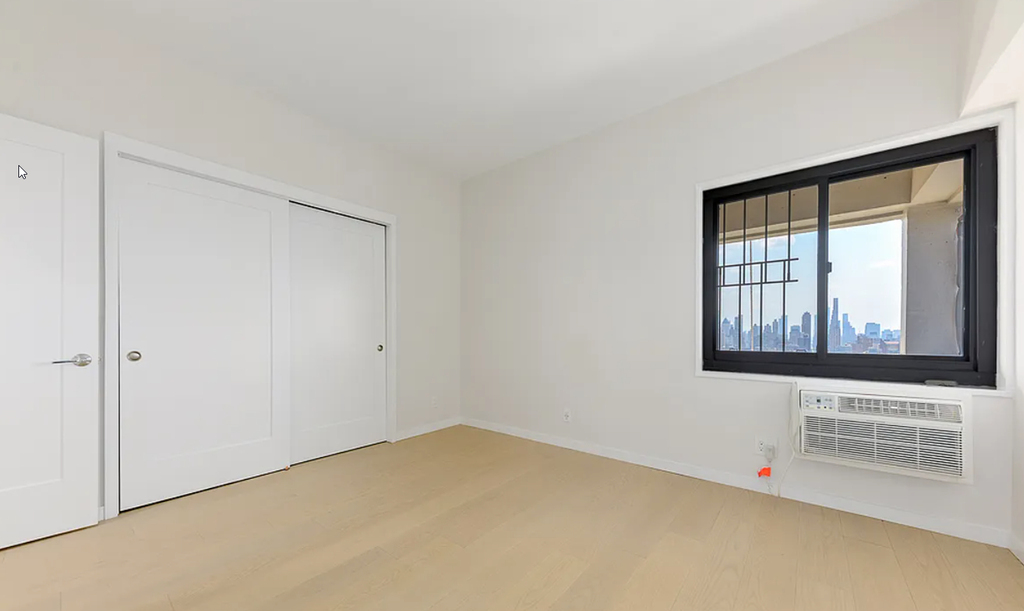 West 85 St  - Photo 3
