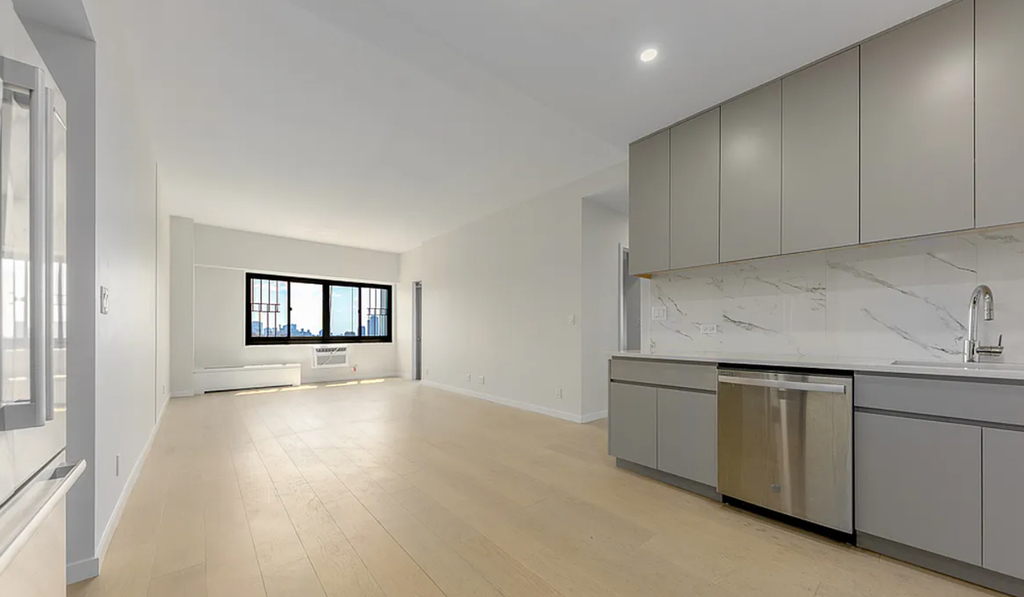West 85 St  - Photo 1