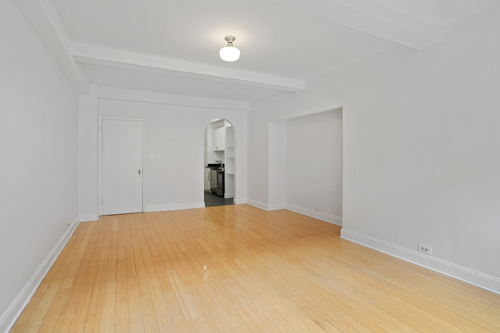 310 East 44th Street - Photo 5