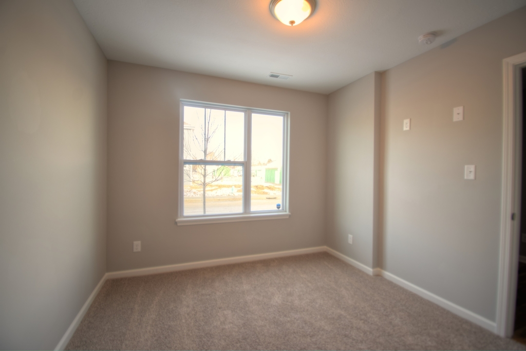 3105 E Bolton Square Boulevard - Photo 3