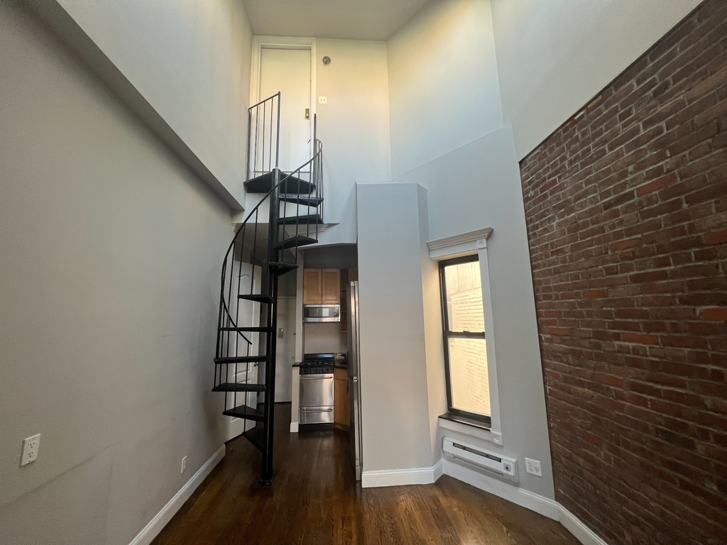 209 East 25th Street - Photo 7