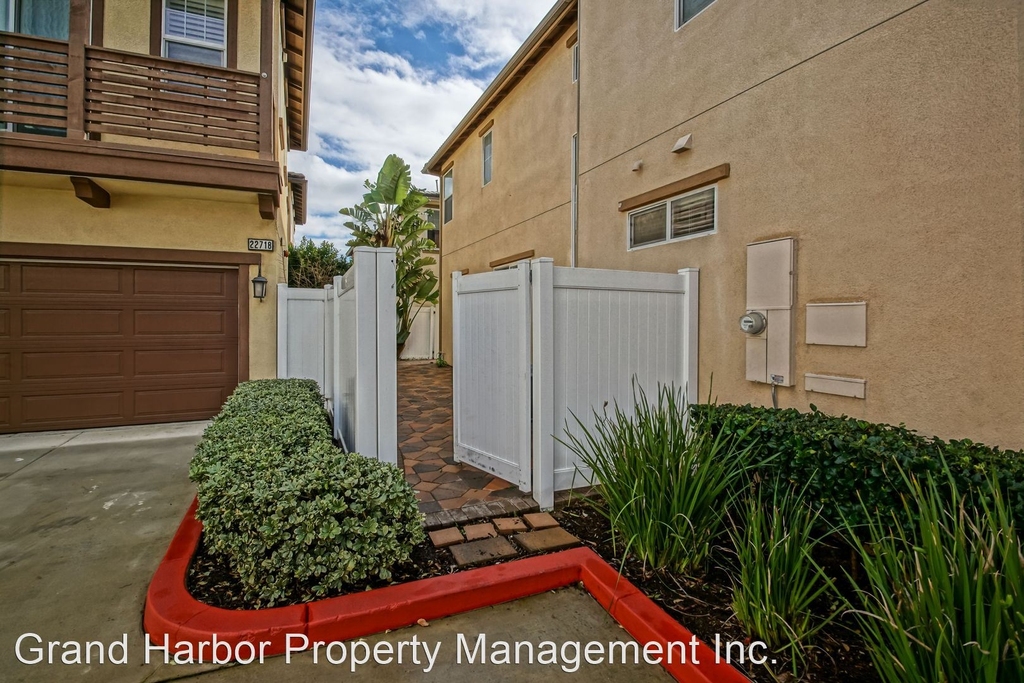 22722 Meyler Street - Photo 3