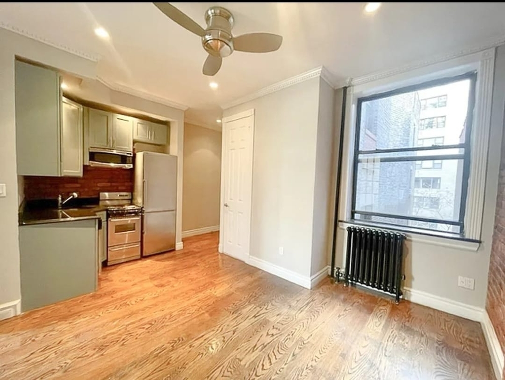 326 East 35th Street - Photo 3