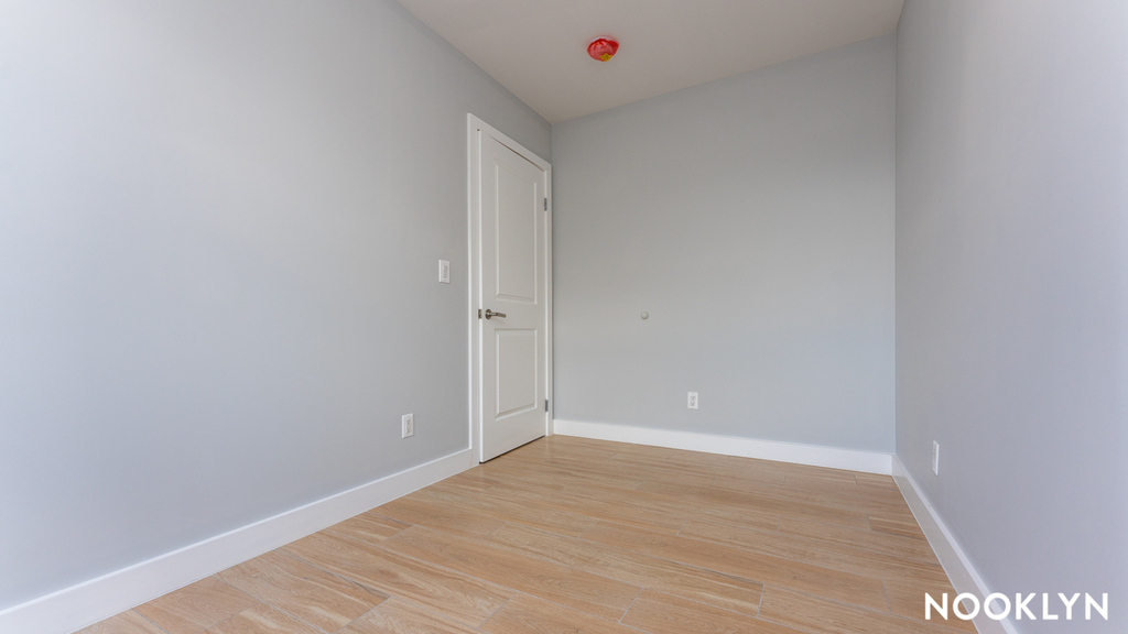 1079 Lafayette Avenue - Photo 10