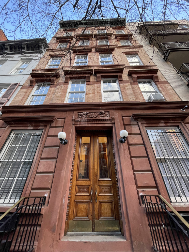 East 82nd Street - Photo 8