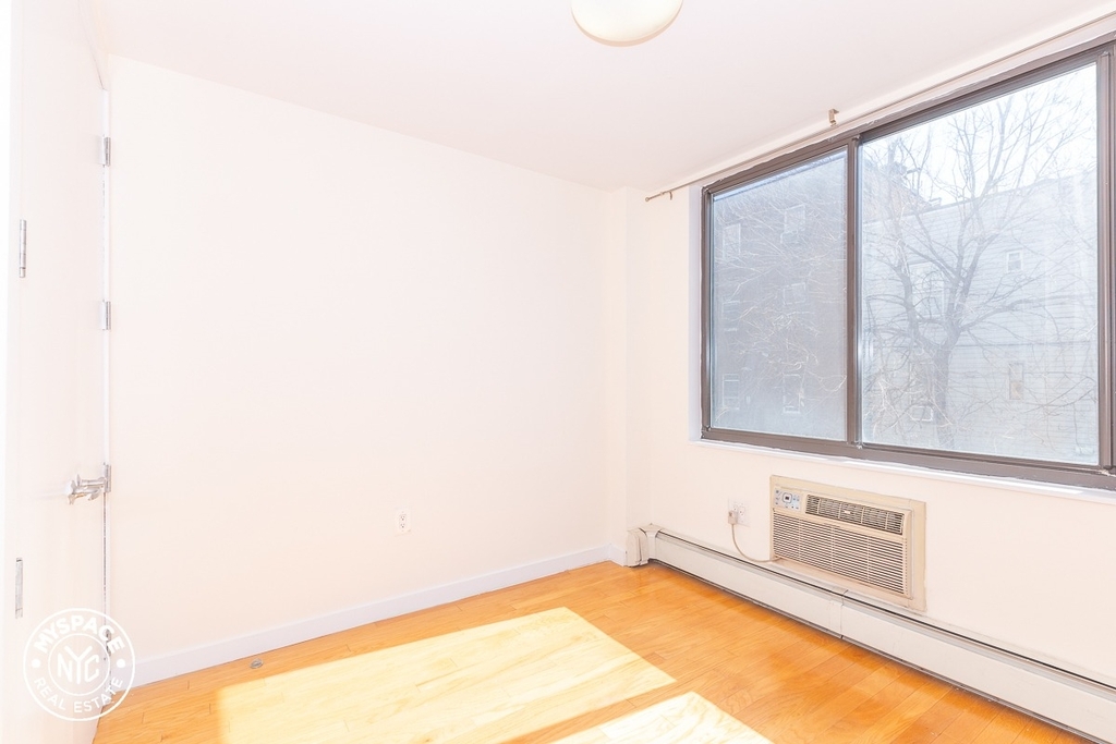 924 Metropolitan Avenue - Photo 4