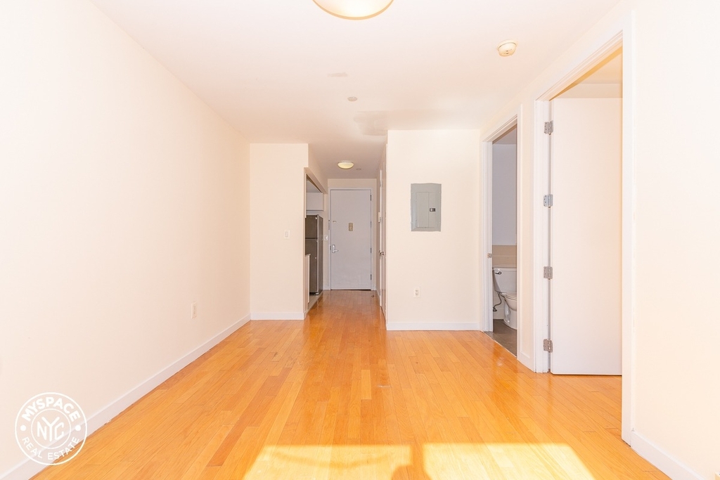 924 Metropolitan Avenue - Photo 0