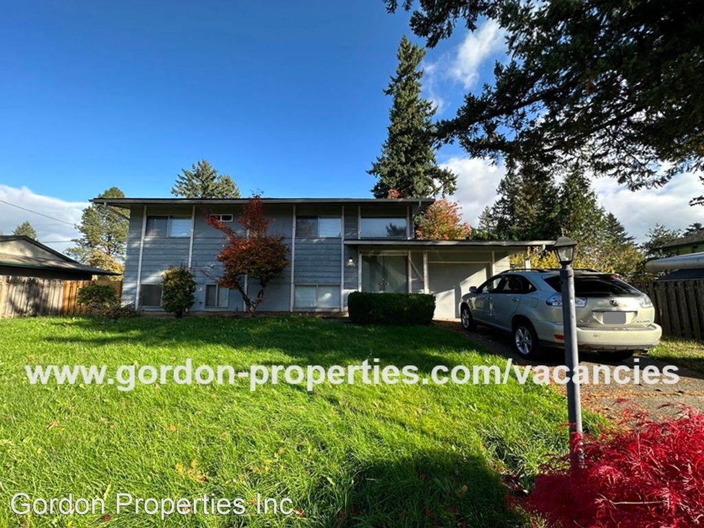 124 Ne 164th Ave - Photo 1