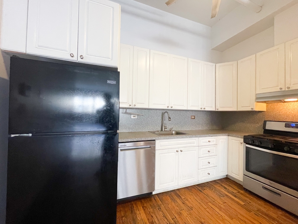 70 Wyckoff Avenue - Photo 2