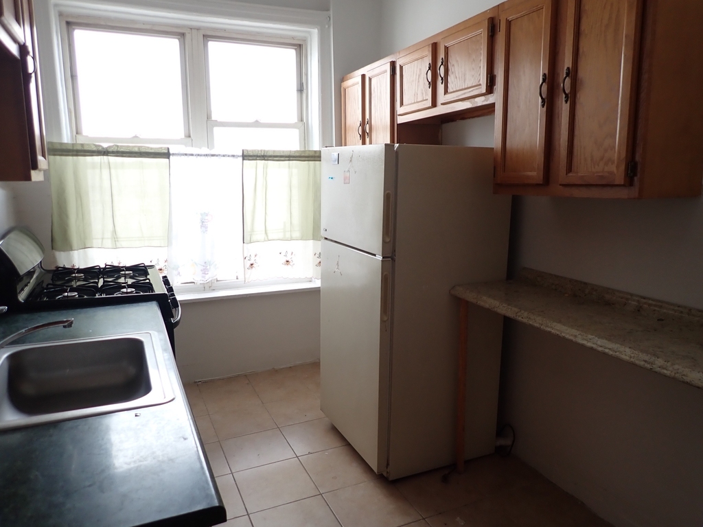 308 East 52nd Street - Photo 10