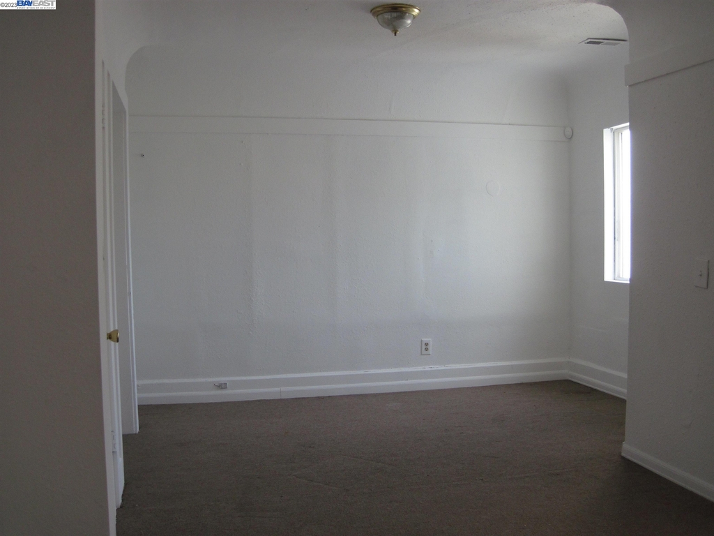 525 Oakland Ave - Photo 1