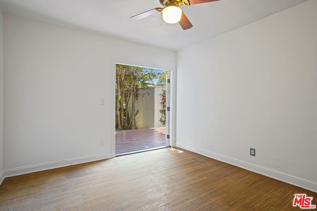 902 Superba Ave - Photo 29