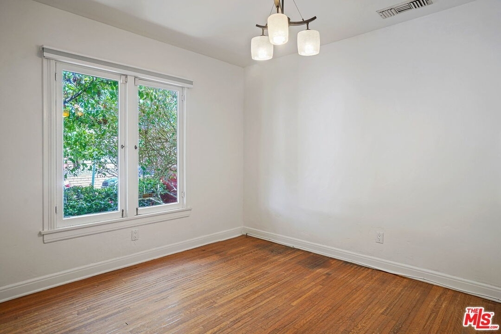 902 Superba Ave - Photo 21