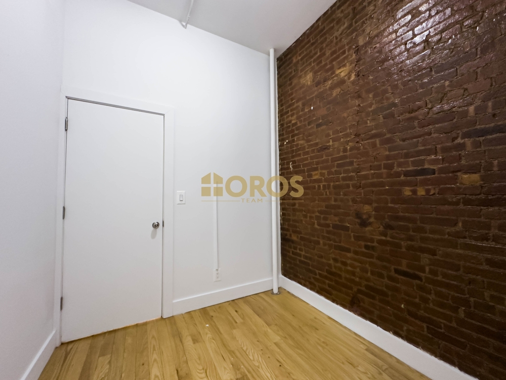 326 East 13th Street - Photo 6