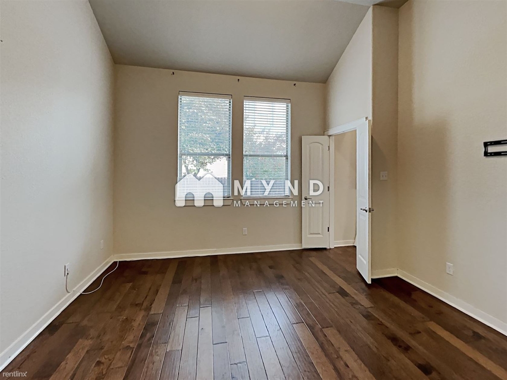 2602 Del Curto Rd Unit C - Photo 6