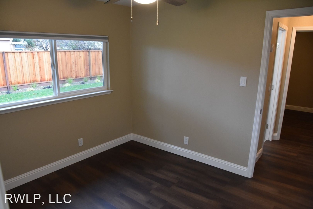 1110 Almanor Avenue - Photo 9