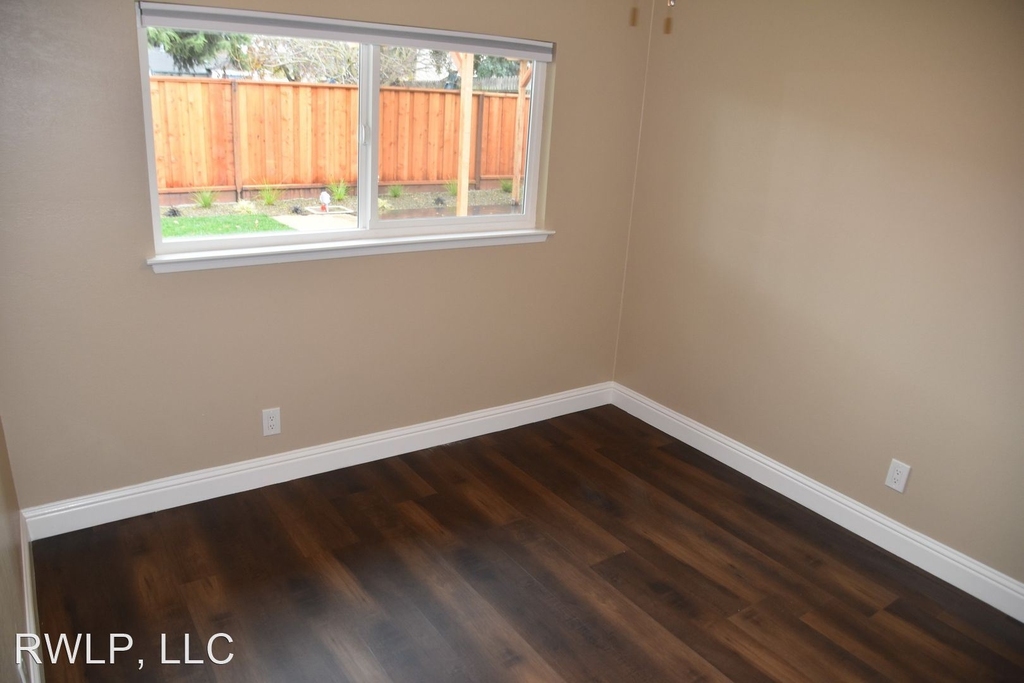 1110 Almanor Avenue - Photo 12