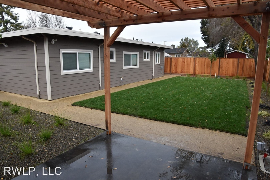 1110 Almanor Avenue - Photo 3