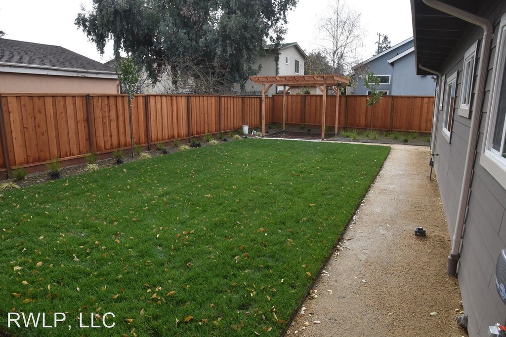 1110 Almanor Avenue - Photo 2