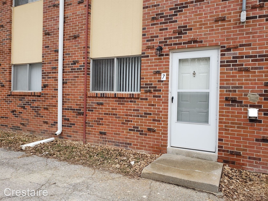 1511 Thomas Drive - Photo 0