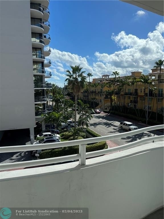 8911 Collins Ave - Photo 14