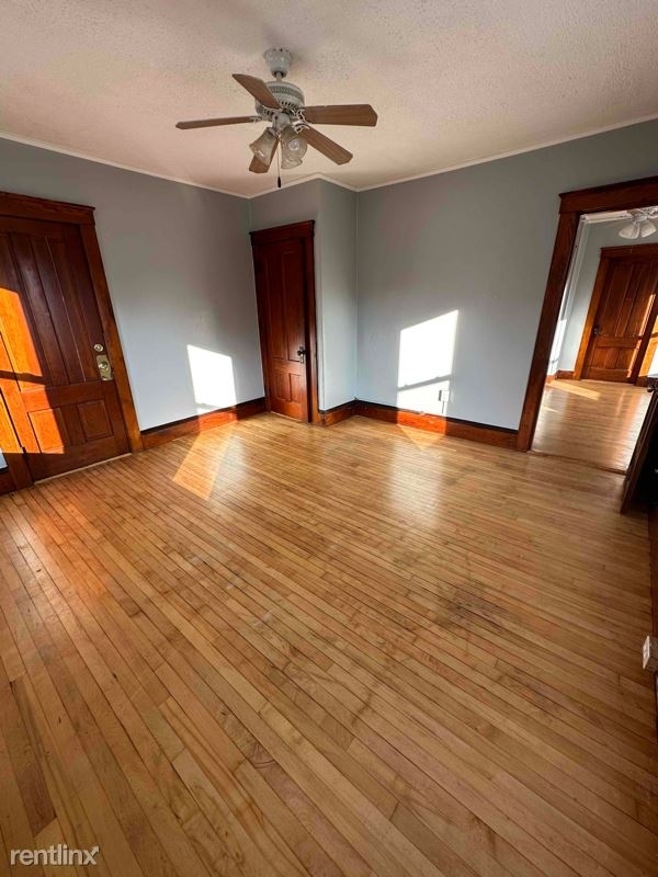 348 Rollstone St Apt 3 - Photo 4