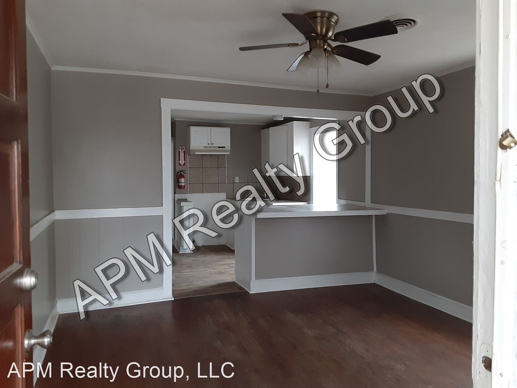 1126 King Street - Photo 2