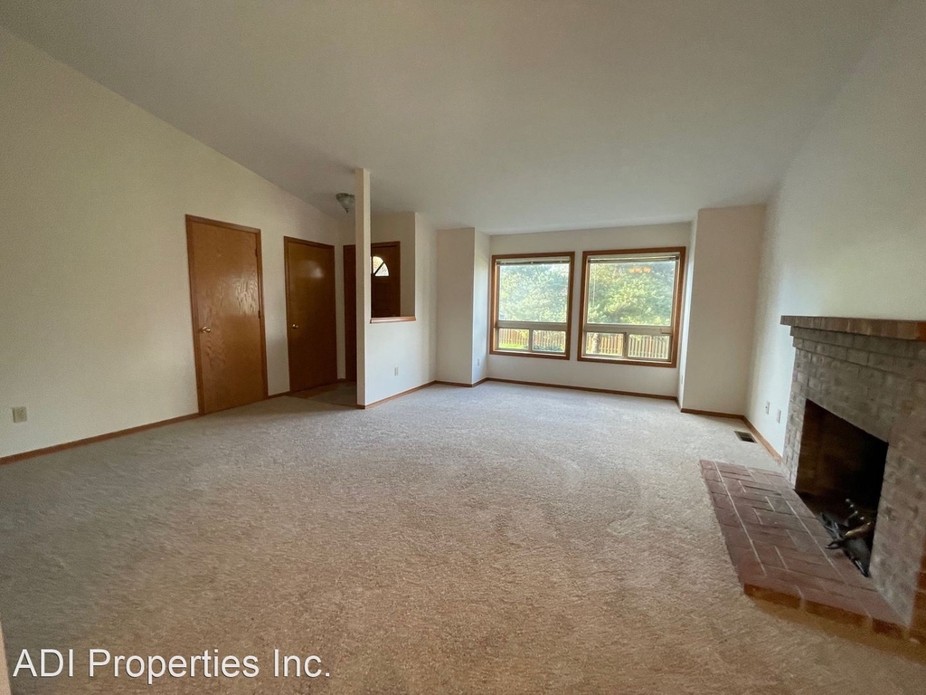 11032 Sw 47th Ave. - Photo 1