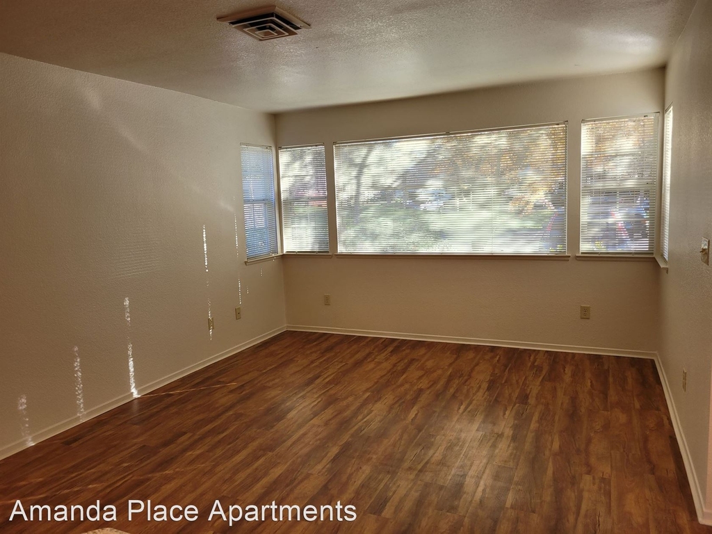 2060 Amanda Way - Photo 3