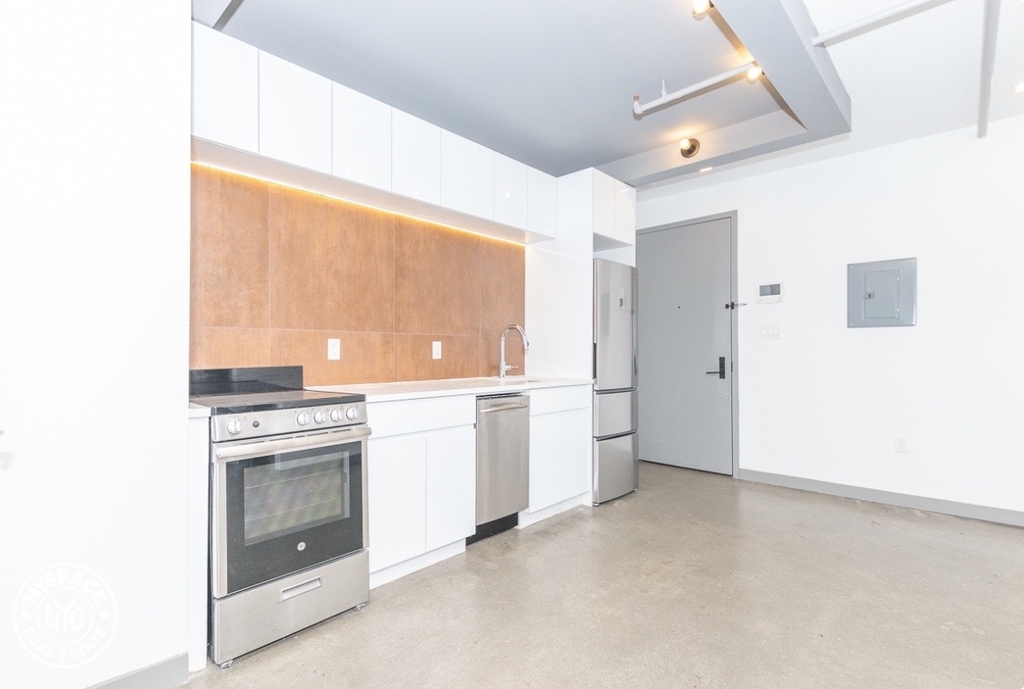 410 Tompkins Avenue - Photo 1