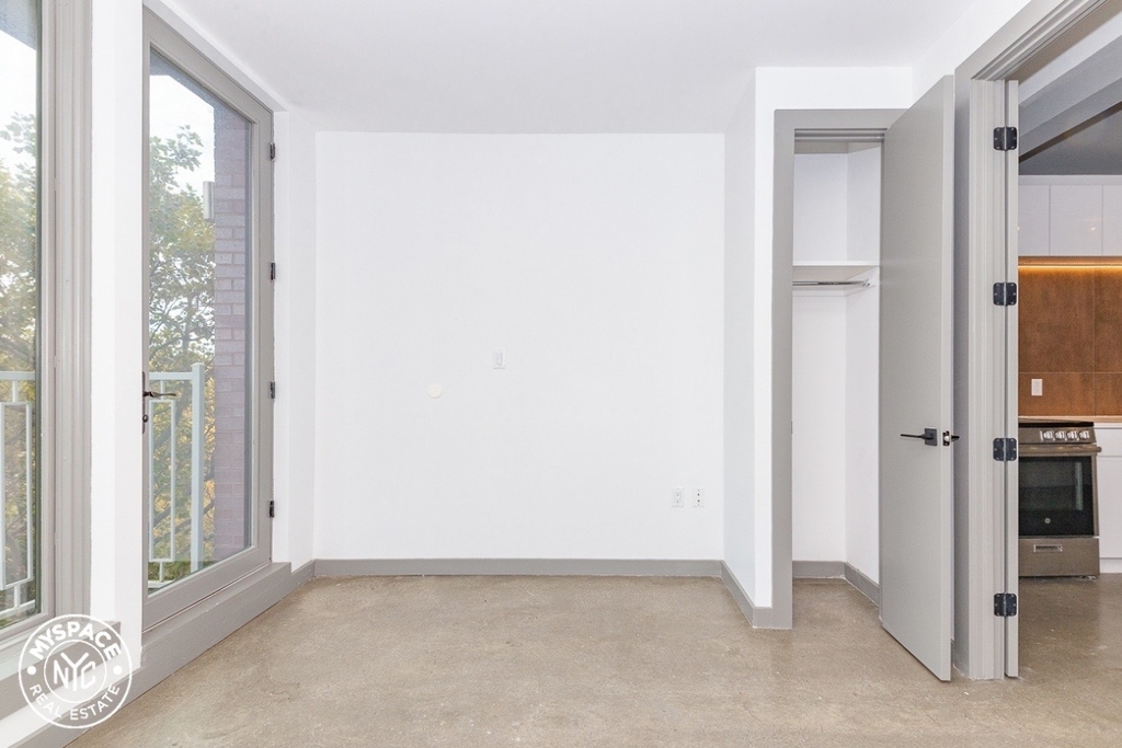 410 Tompkins Avenue - Photo 9