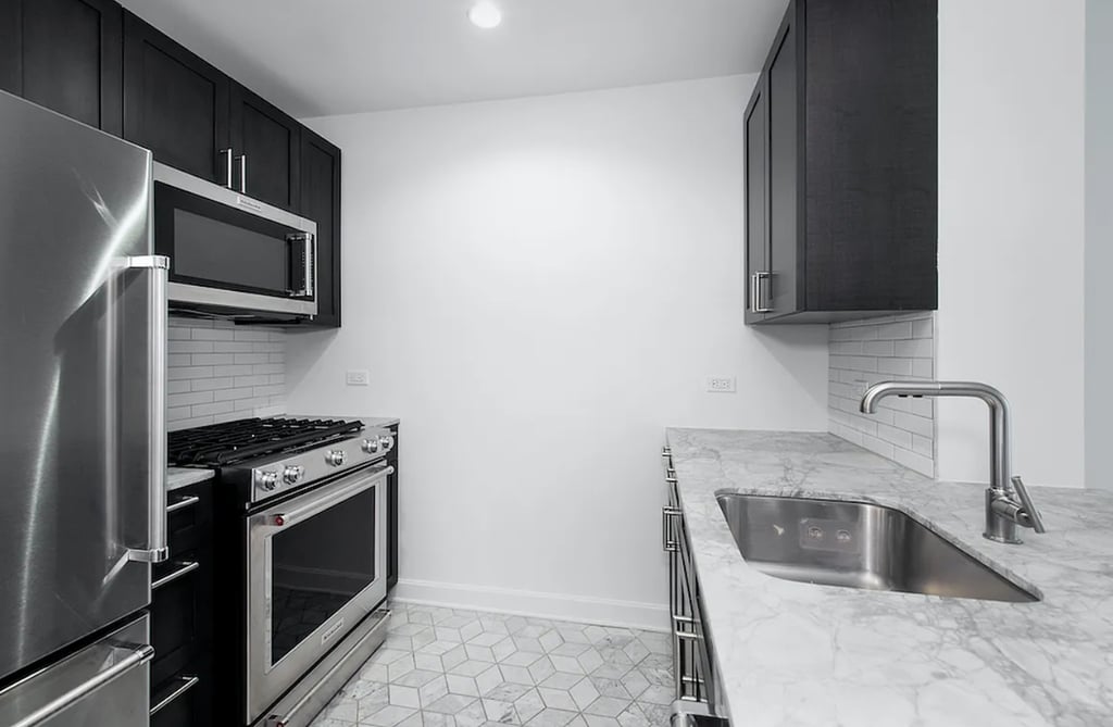West 60  St  - Photo 4