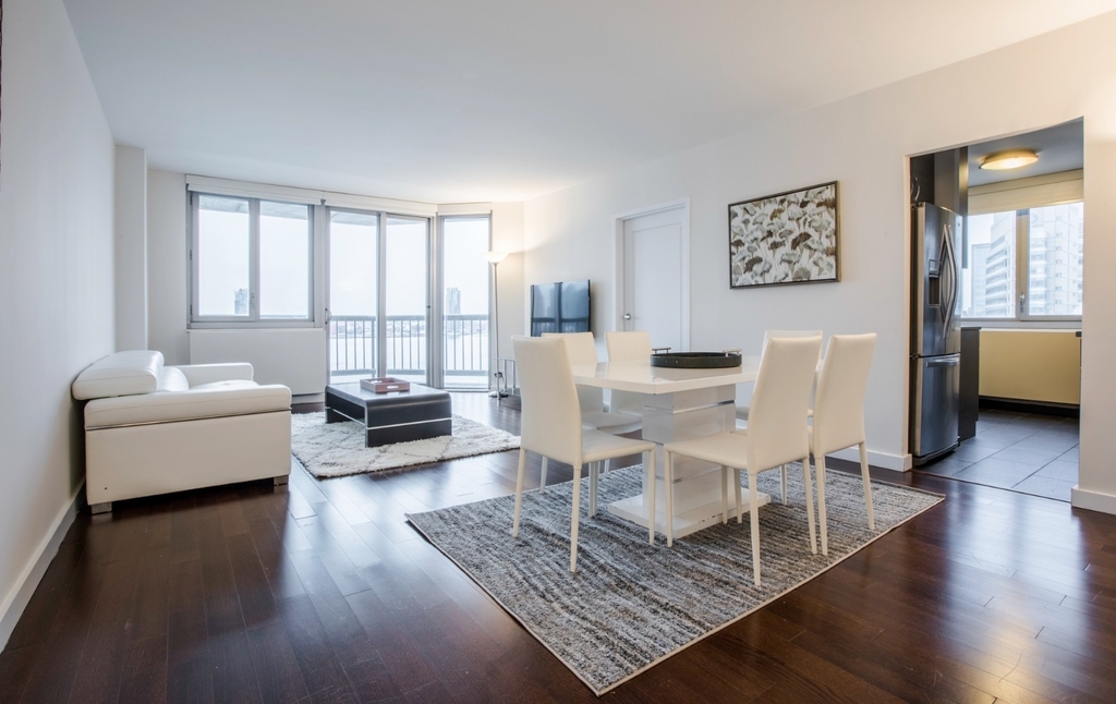 401 East 34th Street - Photo 4