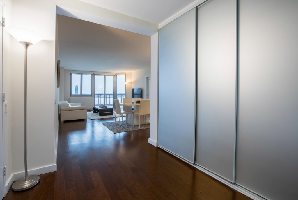 401 East 34th Street - Photo 6