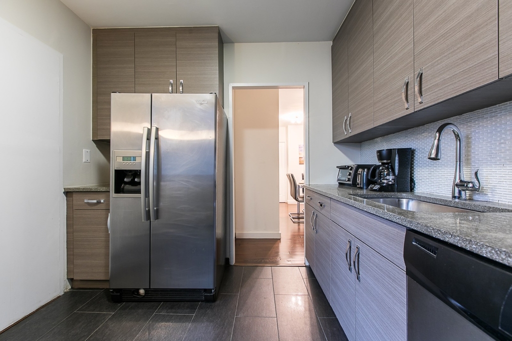 401 East 34th Street - Photo 15