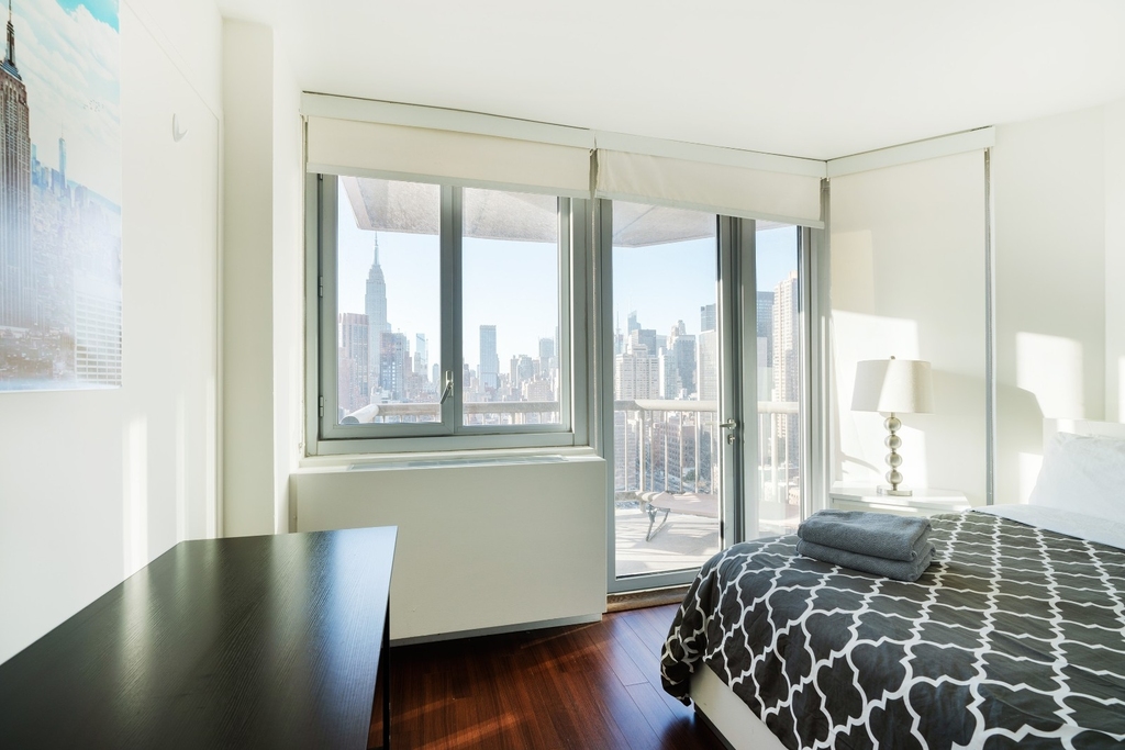 401 East 34th Street - Photo 4