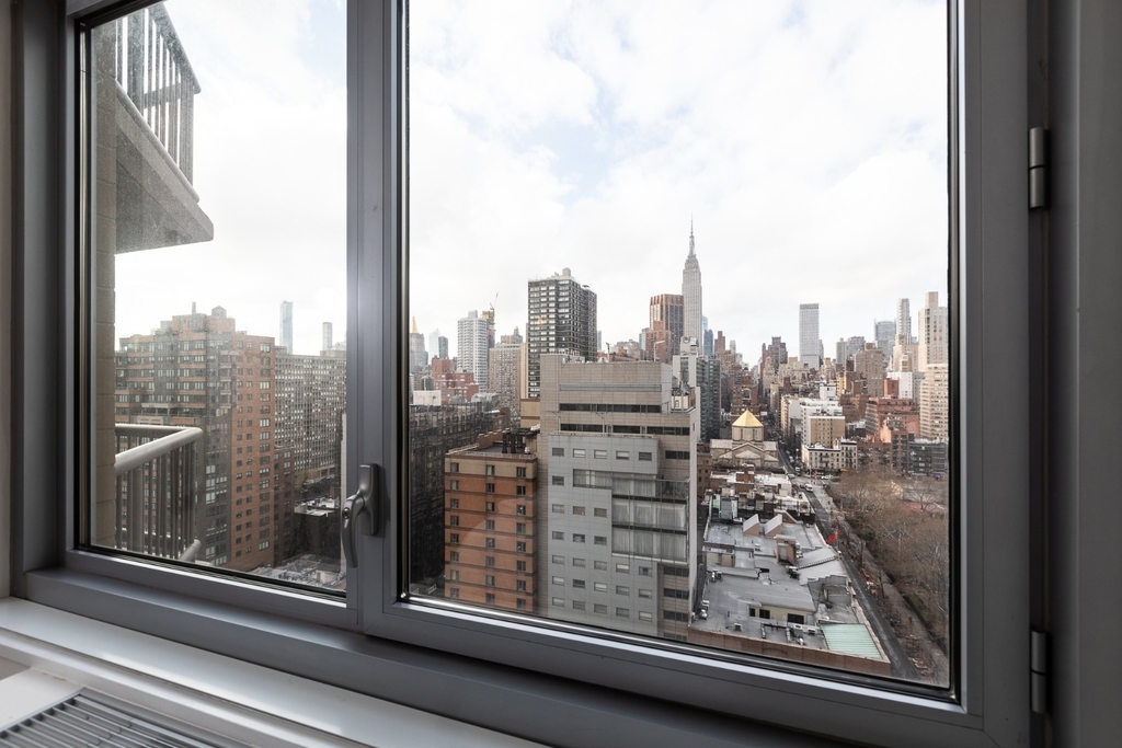 401 East 34th Street - Photo 8