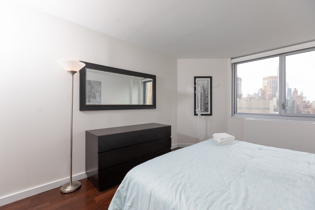 401 East 34th Street - Photo 6