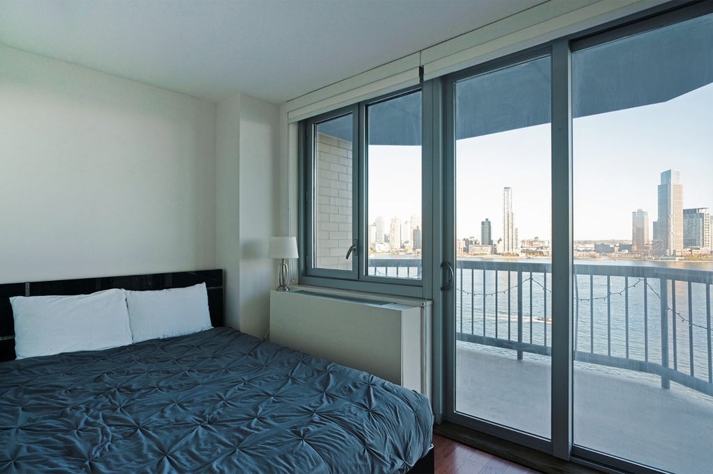 401 East 34th Street - Photo 3