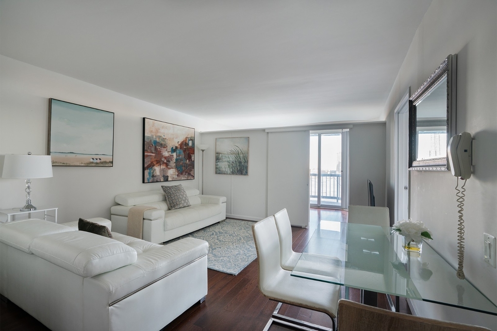 401 East 34th Street - Photo 18