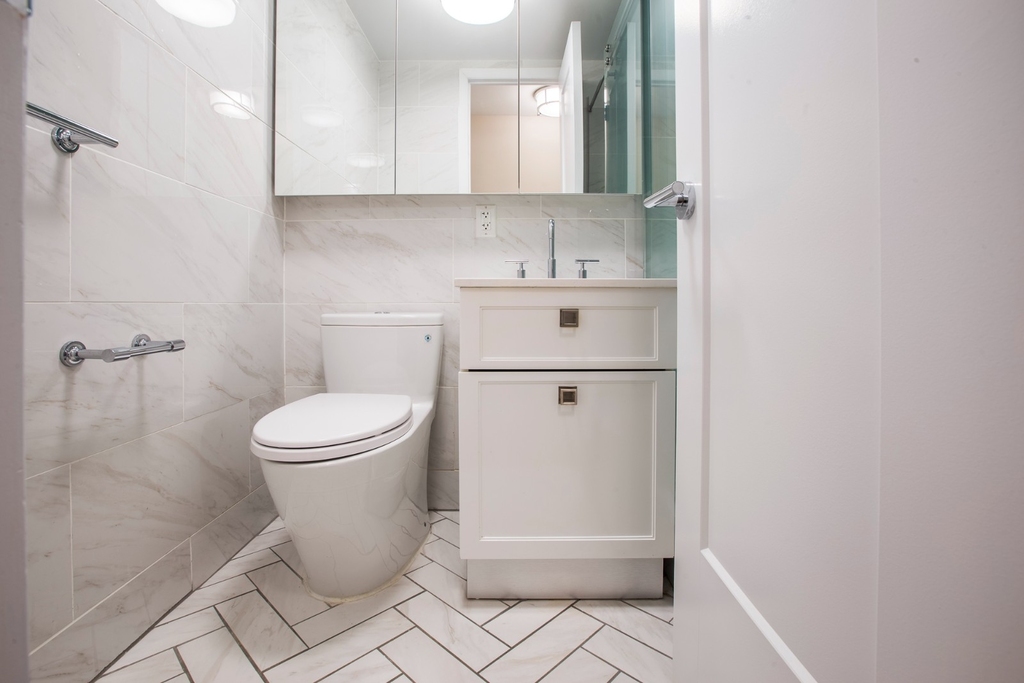 305 East 86th Street - Photo 10