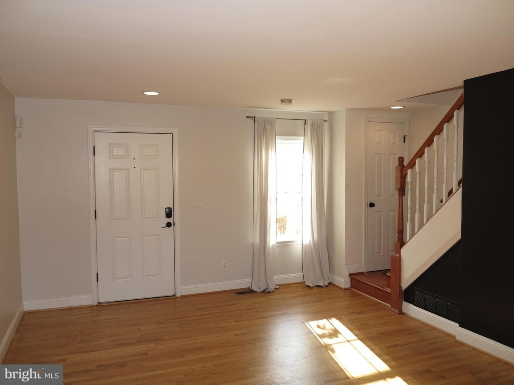 2228 Huntington Ave - Photo 3