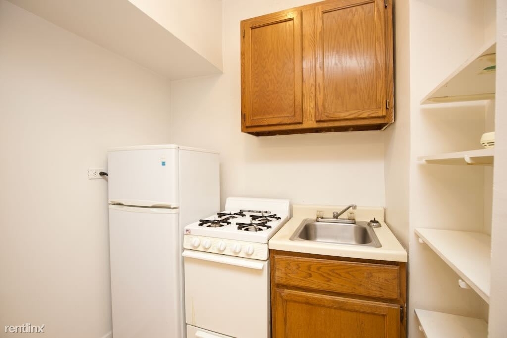 2827 N. Burling, Unit 403 - Photo 1