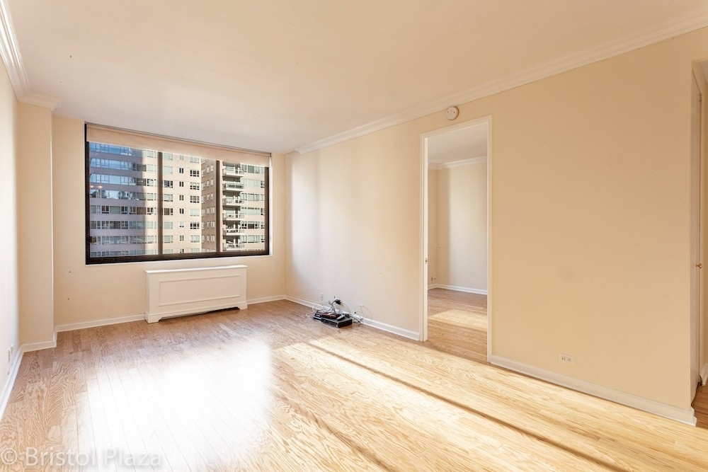 East 65th Street - Photo 1