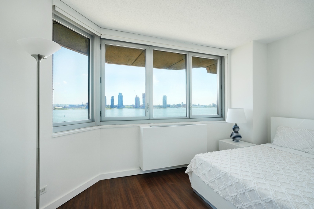 401 East 34th Street - Photo 6