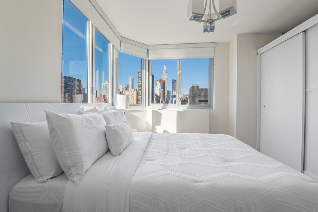 401 East 34th Street - Photo 8