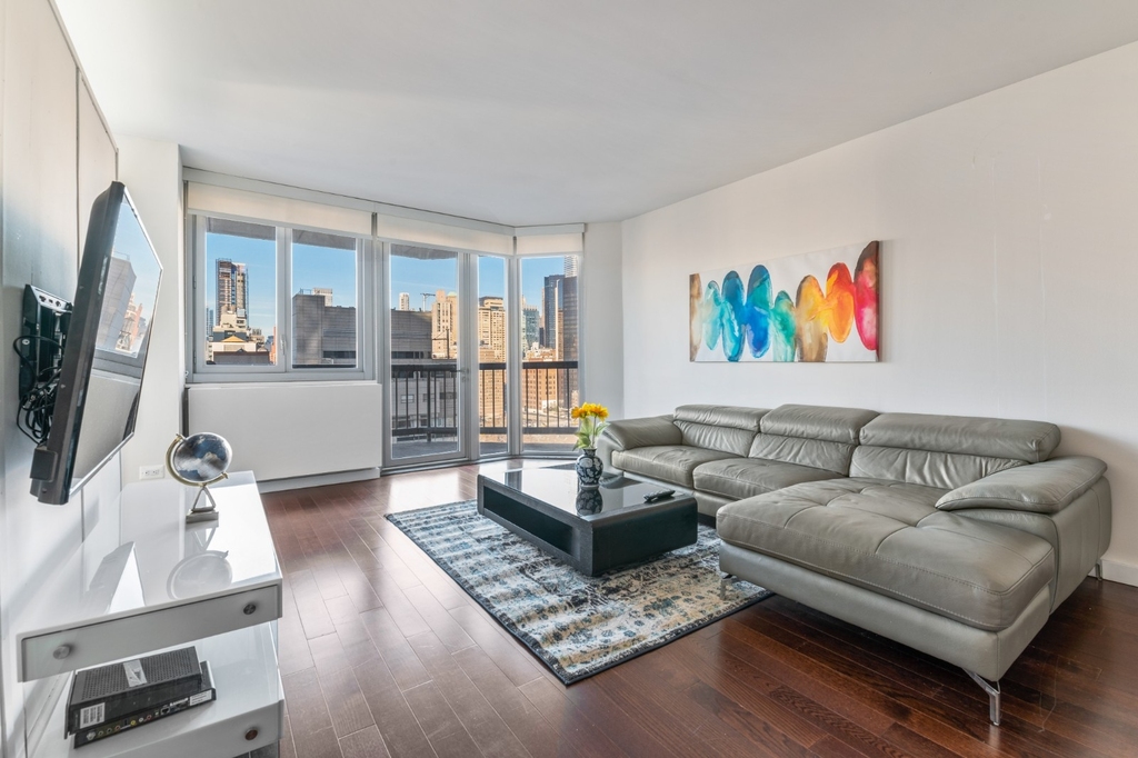 401 East 34th Street - Photo 2